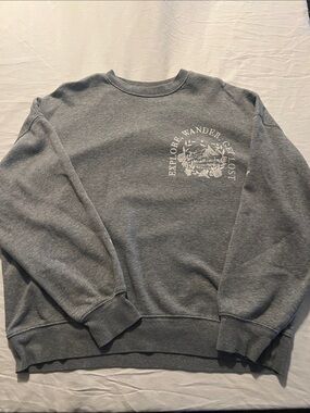 Arizona Jean Company Gray Crewneck with White Mountain Graphic